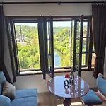 Bolyarski Izgrev - Panoramic View Old Town Apartment Veliko Tarnovo