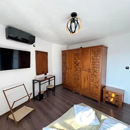 Bolyarski Izgrev - Panoramic View Old Town Apartment Veliko Tarnovo