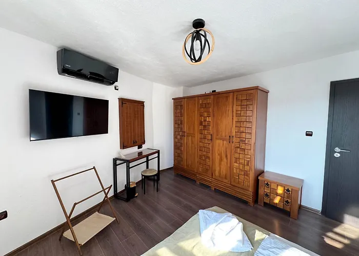 Bolyarski Izgrev - Panoramic View Old Town Apartment Veliko Tarnovo