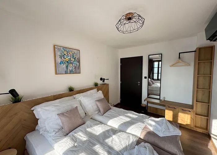 Bolyarski Izgrev - Panoramic View Old Town Veliko Tarnovo