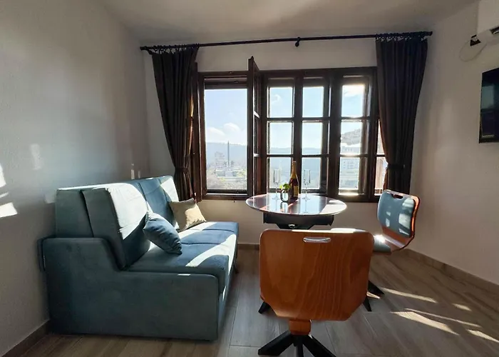 Bolyarski Izgrev - Panoramic View Old Town Veliko Tarnovo