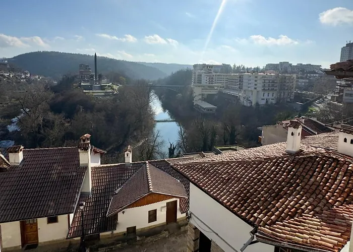 Bolyarski Izgrev - Panoramic View Old Town Apartment Veliko Tarnovo