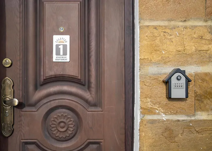 Bolyarski Izgrev - Panoramic View Old Town Apartment Veliko Tarnovo